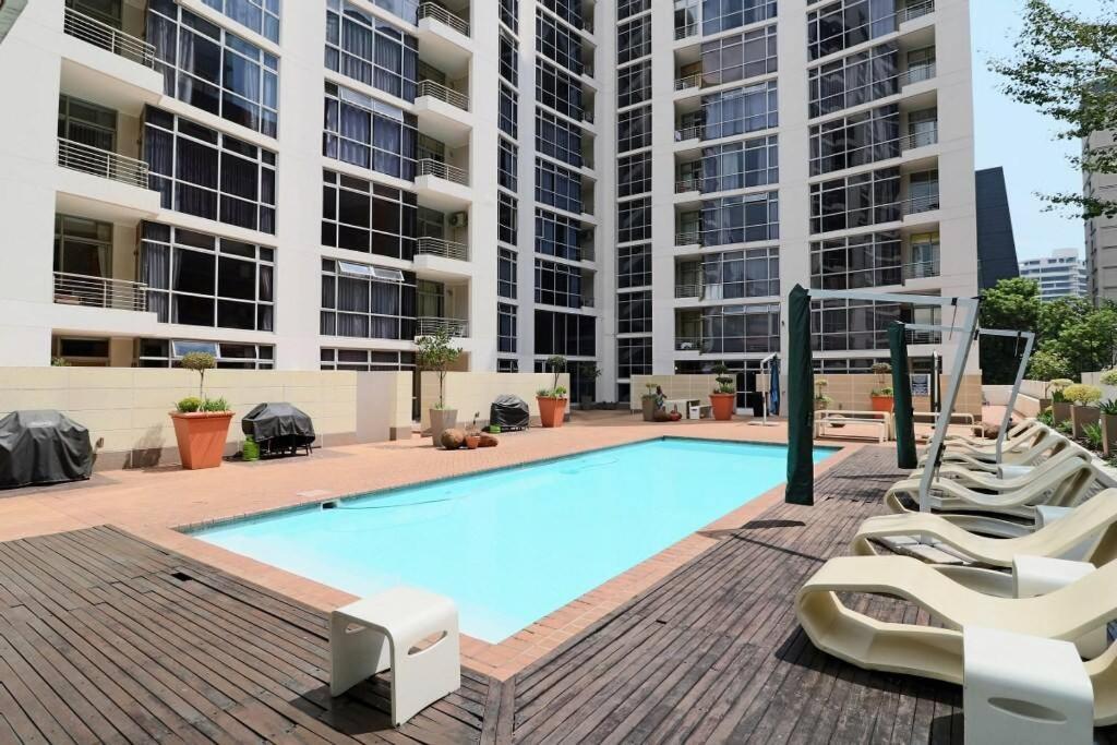 Upmarket Sandton Hydro Park Apartments Йоханесбург Екстериор снимка