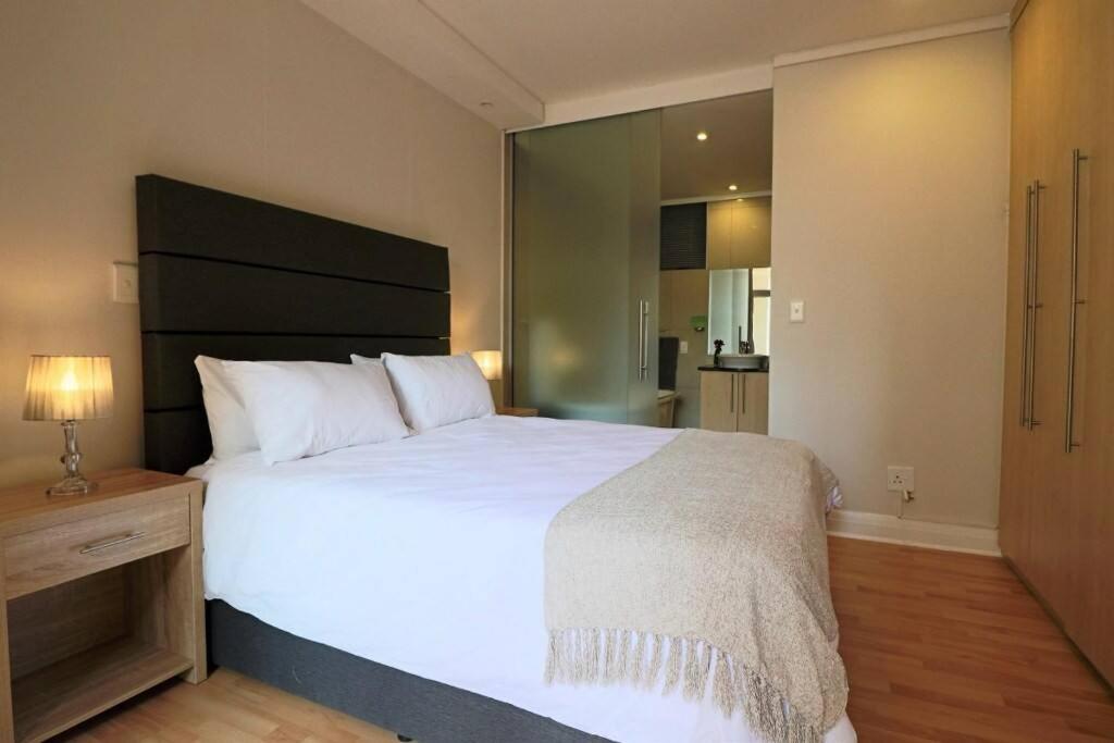 Upmarket Sandton Hydro Park Apartments Йоханесбург Екстериор снимка